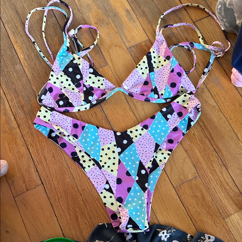 Kulani Kinis bikini